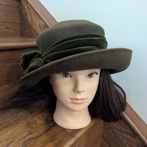 Vintage Designer Gruppo Italiano Green Wool Felt And Velvet Hat